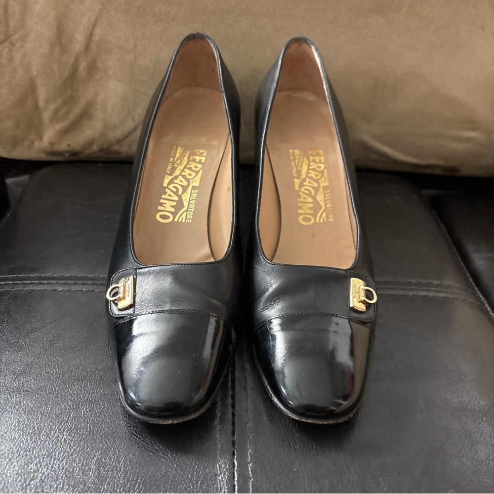 Salvatore Ferragamo  Cap Toe Gancini Icon Heels Size 7.5 Narrowest DF 67R